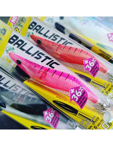 Ballistic Egi è uno egi che combina diverse grandi caratteristiche. Utilizza la tecnologia già implementata in Ballistic White Killer & Real Fish che consente una grande distanza di lancio grazie al trasferimento di un peso posto all’interno del suo guscio. Il design è completamente nuovo con colori nuovi testati nel Mar Mediterraneo per la cattura dei cefalopodi in genere.