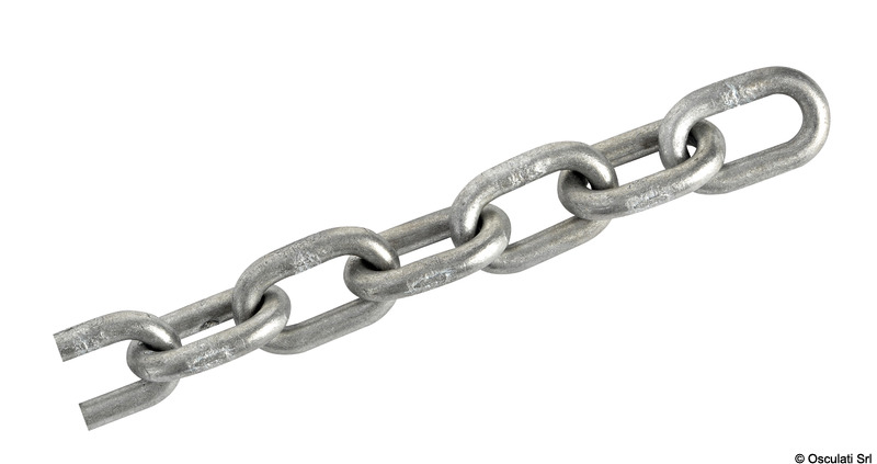 Utilizzare questa catena significa poter impiegare a parità di resistenza meccanica una sezione inferiore:a) al posto di 10 mm standard, usare 8 mm OSC-G7;b) al posto di 12 mm standard, usare 10 mm OSC-G7.Questo significa risparmiare circa il 40/60% sul peso, oppure a parità di peso poter disporre di una catena più lunga dal 40 al 60%.Le matasse di catene sono consegnate in casse di legno o confezioni pratiche da stoccare e movimentare. La catena è marchiata ogni metro "OSC-G7" come segno qualitativo e distintivo.