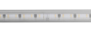 LED alta intensità e interruttore incorporato. Carcassa alluminio anodizzato, frontale vetro opalino.