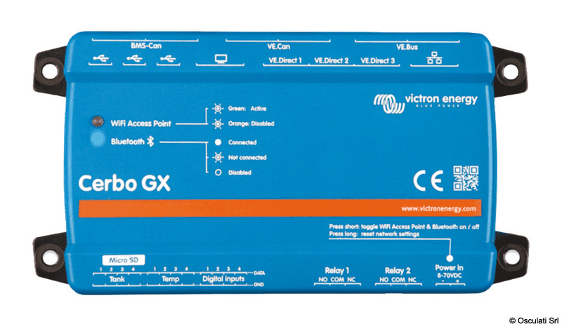 Il Cerbo GX è un centro di comunicazione avanzato che consente di monitorare, controllare e ottimizzare il proprio sistema energetico ovunque ci si trovi. È accessibile tramite il Victron Remote Management (VRM) o tramite l'app VictronConnect grazie alla connettività Bluetooth. Compatibile con i display GX Touch 50 e GX Touch 70, che offrono una visione immediata del sistema e permettono di regolare le impostazioni. Supporta il controllo remoto, il monitoraggio dello stato delle batterie, il consumo di potenza e altre misurazioni ambientali. La sua installazione è semplice e può essere montato su guida DIN tramite un adattatore opzionale.