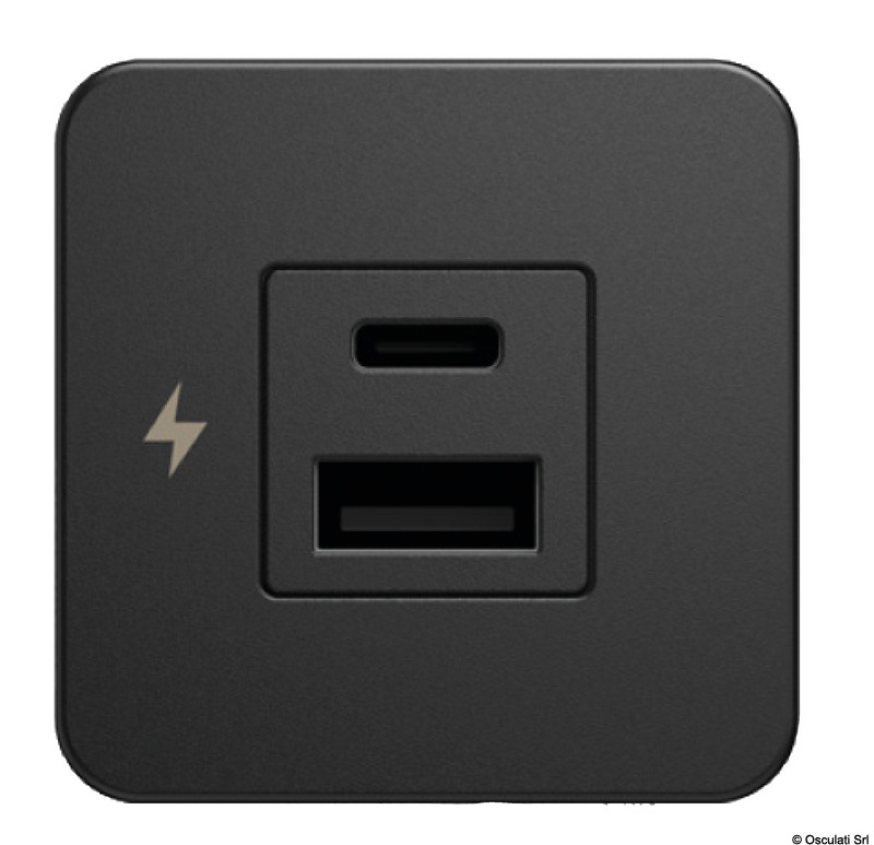 La presa USB doppia (A+C) Tile, offre soluzioni di ricarica eleganti e ad alte prestazioni, progettate specificamente per gli interni marini. Con eleganti opzioni di lunetta in nero opaco o acciaio inossidabile spazzolato 316 di alta qualità, questi caricabatterie si fondono perfettamente negli ambienti marini di lusso. Con un ingombro compatto di 40 mm, richiedono un seghetto a tazza di 29 mm per una facile installazione.Tiny unisce funzionalità e stile, rendendola la scelta ideale per modernizzare gli interni della tua imbarcazione. Migliora lo spazio della tua barca con questa soluzione pratica e sofisticata per la ricarica quotidiana dei tuoi dispositivi.