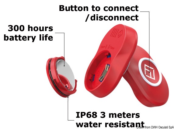 Un efficace sistema di sicurezza che spegne automaticamente il motore appena il trasmettitore (xFOB) si trova immerso oltre 10 cm oppure a più di 12 m dal ricevitore (xHUB). Il kit base è composto da un ricevitore da montare in plancia (xHUB) e da un trasmettitore portatile (xFOB) per il guidatore. Ulteriori 3 trasmettitori (totale 4) possono essere collegati al ricevitore e agire da sistema di sicurezza per bambini o animali presenti a bordo.Per accendere il motore, basterà cliccare sul xFOB e poi avviare normalmente.Nel caso in cui xFOB non sia presente a bordo o scarico si potrà accendere ugualmente il motore tramite l’xHUB. Dopo 6 secondi dall’attivazione del MOB sarà possibile riaccendere il motore. Se l’xHUB non è connesso ad un motore lancerà comunque un allarme sonoro in caso di caduta in mare. L’xFOB può essere indossato tramite gli accessori:- braccialetto in silicone (xBAND);- clip di fissaggio su giubbini salvagente o cintura (xTAG);- cinghietto da appendere al collo (xTAG). Funziona con tutti i modelli di motore. Universale 12/24V. La batteria CR2032 dell’xFOB ha una durata di 300 h e può essere facilmente sostituita.