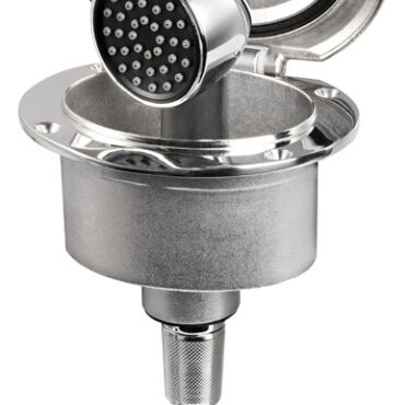 Vano doccia in acciaio inox AISI 316 con sportello autoreggente. Dotato di doccia Keji con testa maggiorata e boccola interna in gomma antivibrante.