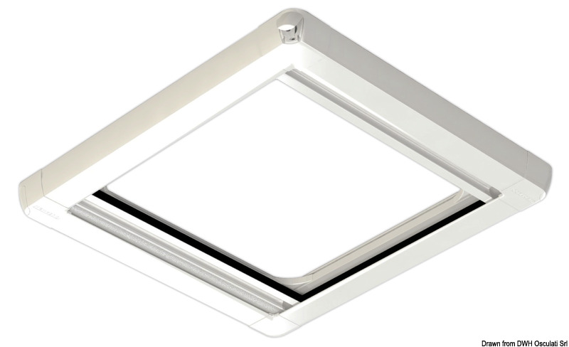 Sistema di base per boccaporti rettangolari e rotondi, installato ad incasso nel rivestimento interno della cabina e perfettamente allineato al rivestimento stesso. Tenda oscurante al 100% + zanzariera inserite in unica cassetta in alluminio rivestito in polvere di poliestere pretrattata.- Optional da ordinare separatamente: controtelaio di finitura flessibile 19.809.05/20.Su richiesta, disponibili in varie misure di serie o produzione su misura per adattarsi a qualsiasi boccaporto. Colore struttura: bianco (RAL9016), su richiesta anche beige (RAL9001).