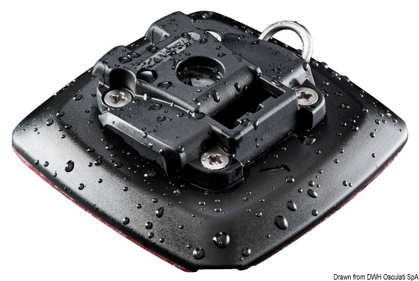 Sistema di montaggio compatto e multi-regolabile per mobile, tablet, fish finders, fotocamere digitali, VHF e GPS. L’abbinamento del corpo con le diverse basi e supporti consente molteplici possibilità di montaggio. Studiato specificatamente per uso nautico.