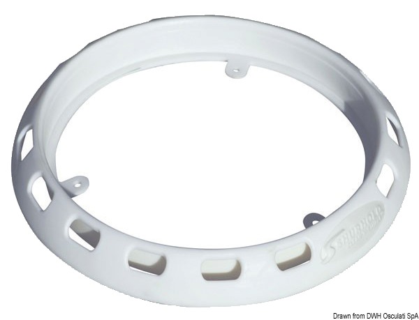 Il sistema è composto da:A) Secchio in plastica UV resistente, con comoda maniglia in treccia di nylon Ø 19 mm.B) Speciale base ad incastro antiderapante, UV resistente, galleggiante. Preserva inoltre la coperta dai graffi.C) Portaoggetti con coperchio, può anche servire come sedile.D) Vano per riporre prodotti per la pulizia.E) Griglia di fondo per favorire l'asciugatura e la conservazione di pelli assorbenti naturali e artificiali, spugne, ecc...