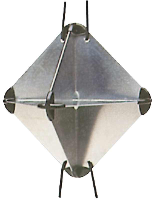 Modello pieghevole, in alluminio anodizzato.E’ leggero e di facile impiego. Viene venduto completo di custodia in PVC.