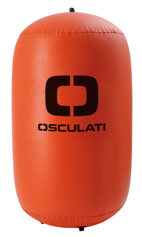 Boa gonfiabile n PVC, di forme cilindrica, colore arancione o giallo ad alta visibilità, studiata per segnalare le virate sui campi di regata. Dotata di valvola di gonfiaggio / sgonfiaggio rapido e di 4 passacavi inferiori per il fissaggio del piombo, che permettono una ripartizione uniforme del peso.