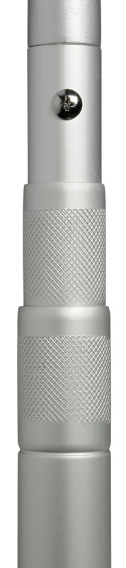 Completamente in alluminio anodizzato naturale (compreso raffio). Ha un bloccaggio rapido in qualsiasi punto tramite rotazione, é un modello estremamente robusto.