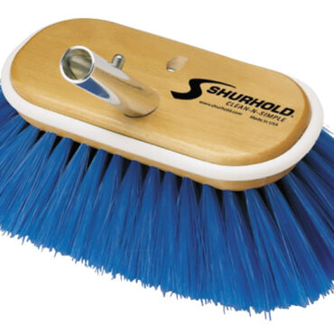 Struttura in legno marino verniciato ai poliuretani, bordo antiurto, “fibre premium”, attacco angolato a scatto in alluminio. Disponibili in 2 diverse dimensioni.