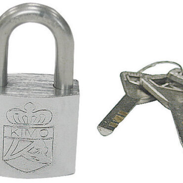 Quattro lucchetti in blister espositivo con quattro chiavi uguali. Corpo in ottone cromato ed arco in acciaio inox.