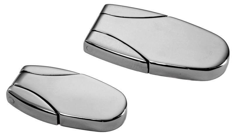 In acciaio inox AISI 316 lucidato a specchio.