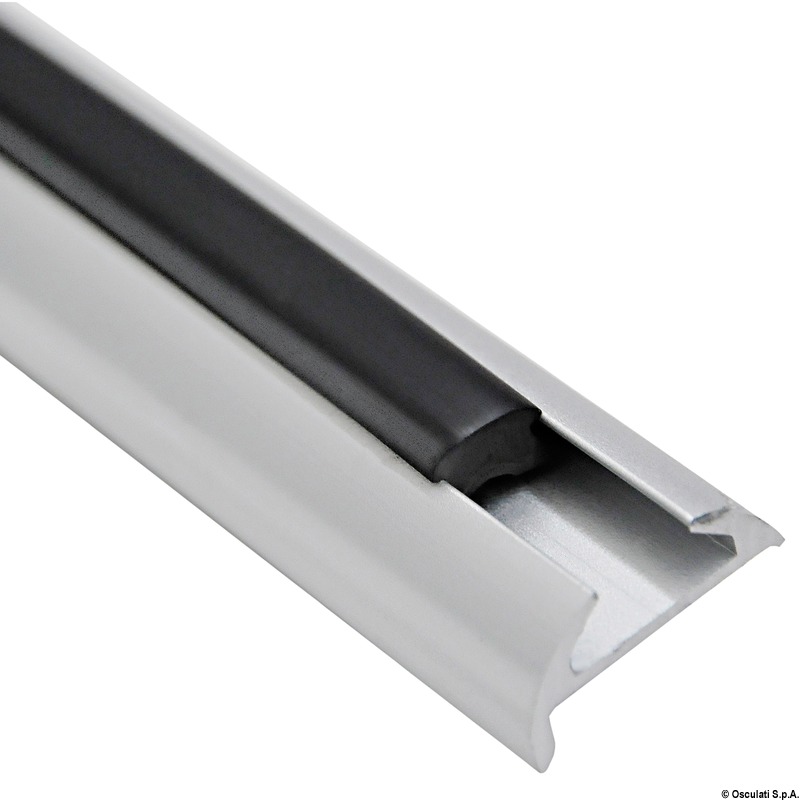 Con inserti in PVC flessibile in vari colori e terminabili da abbinare. Venduti in barre da 6 o 3 m.Ordine minimo 24 m per misura.