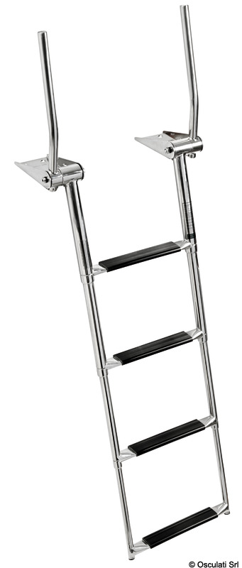 Le maniglie di presa si alzano automaticamente aprendo la scaletta. Abbassando le maniglie la scaletta si ritrae.Gradino tipo "Extra large" 52,5 mm.Acciaio inox AISI 316 lucidato a specchio.