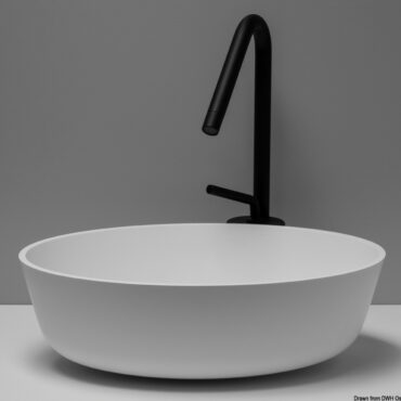 Lavabo in colore Opaco dall’estetica moderna e sottile.Versione con piletta incorporata dello stesso colore “tinta su tinta”.Per minimo 20 pezzi è possibile avere anche la versione Tonda con piletta bianca pre-assemblata.Per minimo 20 pezzi è possibile richiedere verniciatura esterna in RAL.
