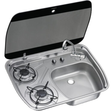 Completo di lavello e rubinetto abbattibile (acqua fredda) in ottone cromato.Versione Cramer con accensione di sicurezza piezoelettrica, griglie rimovibili, bruciatori in acciaio inox, guarnizione in gomma.