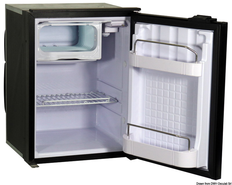 Provvisti di controllo elettronico che spegne il frigo quando la tensione scende sotto 10,4 V e riparte quando risale a 11,7 V (valori regolabili rispettivamente fino a 9,6 e 10,9 V).Velocità di rotazione 2000-2500-3000 RPM regolata secondo il volume da raffreddare.Ventilazione forzata. Compressore remotizzabile.Consumo energetico 275 W/24h.