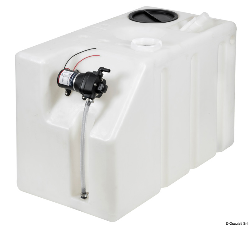 Serbatoio in polietilene alimentare già assemblato con autoclave 16.512.12 (12V), portata 12,8 l / min. oppure con autoclave Whale Watermaster 16.700.13 (12V), portata 11,5 l / min.