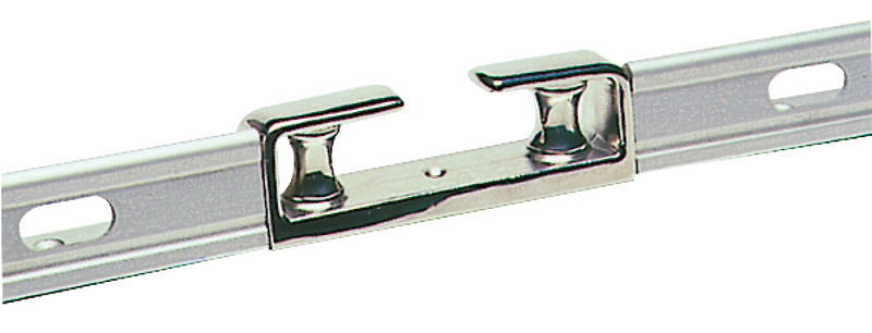 In acciaio inox AISI 316 lucidato a specchio.