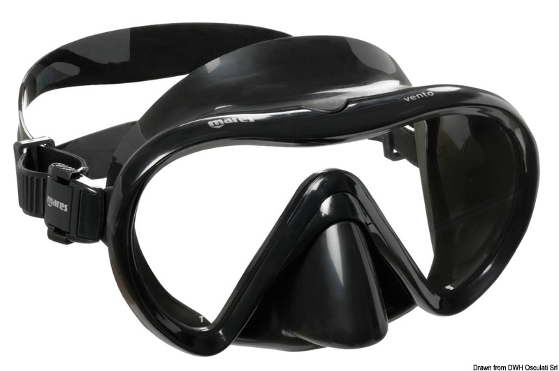 Maschera con corpo in silicone, che consente un’ottima adattabilità al viso, e di lenti in vetro temperato, è idonea alla pratica subacquea. Disponibile per adulti e bambini.Ampio campo visivo: Questa maschera offre un'ampia visone perifericaFibbie EZ Adjust: Un sistema di fibbie che permette una regolazione facile e veloce della maschera. Maschera:- facciale in siliter- fibbie a regolazione facile sul facciale- ampio angolo di visuale Snorkel:- struttura curva, ergonomica- reggi snorkel integrato- valvola di scarico- boccaglio in siliter