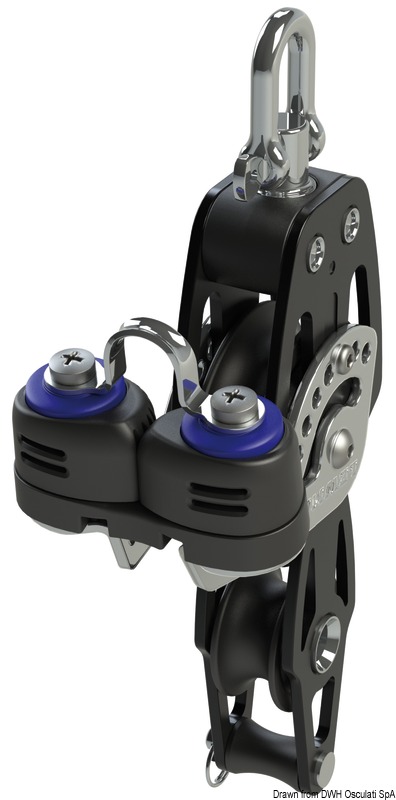 Una gamma di bozzelli dalle elevate prestazioni in termini di carico e scorrevolezza, che ha ottenuto numerosi riconoscimenti in fase di presentazione. Le guance in alluminio assicurano una distribuzione dei carichi ottimale tra puleggia e attacco, guidano perfettamente la cima quando il carico non è in asse ed anche quando la cima lavora con angoli non corretti. Rispetto ai prodotti sul mercato, a parità di diametro, hanno una resistenza al carico molto superiore. La puleggia scorre su boccola e sfere in Torlon.