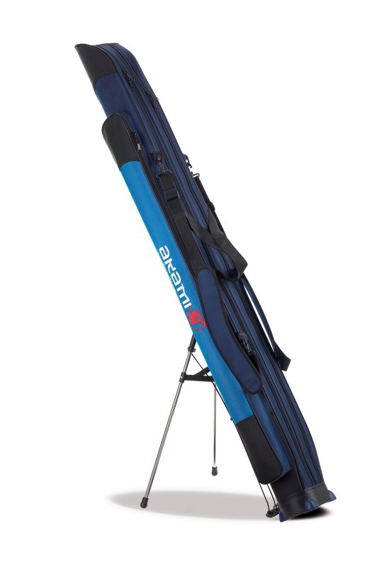 Fodero portacanne con doppio vano, progettato per il surfcasting, realizzato con anima in platsica posizionata all’interno della fodera in cordura e cerniere extra YKK Giappone. Munitio di tasche esterne con chiusure in velcro, tracolle imbottite regolabili e treppiede rinforzato. Ideale per il trasporto di 2 canne da surfcasting.