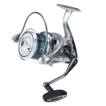 Akami Orion XTF perfetto per il surfcasting, un mulinello studiato per raggiungere lunghe distanze, grazie alla sua oscillazione super lenta ed al suo corpo ultra leggero. Realizzato in alluminio annodizzato e cuscinetti giapponesi. Monta le bobine di ricambio Akami Rely.
