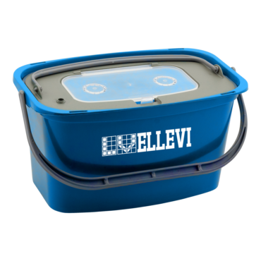 Secchio 115 in plastica da pesca. Colore verde oliva. Questo secchio da pesca doppio è dotato di un vivaio da 7 lt per cambiare l'acqua più facilmente. Inoltre si può fissare l'areatore al coperchio. Materiale: polipropilene. Ideato per il pescatore di predatori con il vivo in acqua dolce.