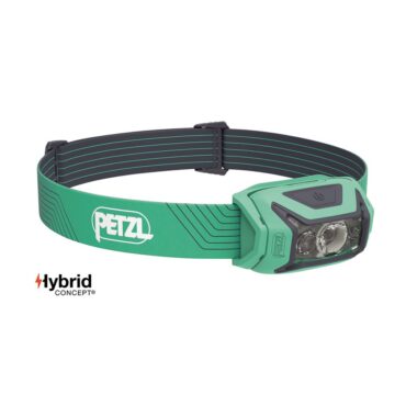 La lampada frontale ACTIK® è perfetta per attività outdoor dinamiche, con 450 lumen di illuminazione potente e confortevole per running, trekking o alpinismo. La funzione fosforescente consente di ritrovarla facilmente nell'oscurità, mentre l'illuminazione rossa evita di abbagliare gli altri. ACTIK® è facile da usare, viene fornita con tre pile e può essere usata anche con la batteria ricaricabile CORE grazie alla costruzione HYBRID CONCEPT.