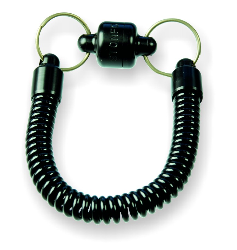 Bottone di servizio con forti magneti per appendere pronto all’uso il guadino, il raffietto o altri accessori. La molla in materiale plastico durevole ha una buona potenza e si estende fino a cm 130.
Busta da 1 pezzo, confezione da 5 buste.