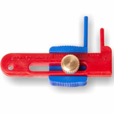 Permette la realizzazione di asole perfettamente uguali e della grandezza voluta ( 5-25 mm ).
Busta da 1 pezzo, confezione da 10 buste.