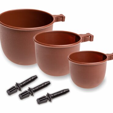 Coppette per la pasturazione con roubaisienne. Prodotte in materiale plastico estremamente leggero, sono munite di uno speciale dispositivo di attacco rapido. Kit composto da tre misure di coppette ( ml 80 -150 -250 ) e tre misure di adattatori.
Busta da 3 pezzi, confezione da 10 buste.
