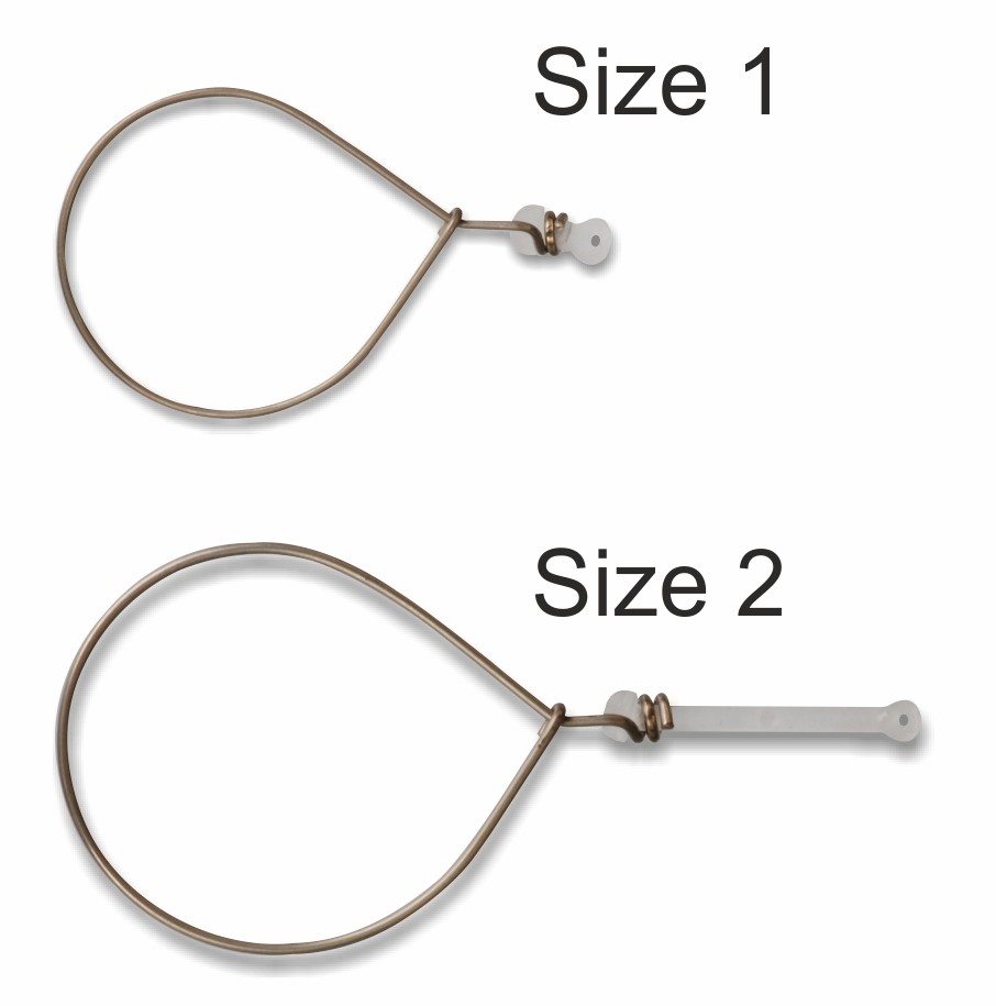 Anelli in acciaio inox per l’innesco facile e rapido del pesce vivo tipo sugarello, sgombro, muggine, boga etc. L’anello viene introdotto nel foro nasale del pesce che rimane vitale e libero nei movimenti. L’aggancio all’amo avviene per mezzo di un piccolo elastico fornito in due diverse lunghezze. 2 misure. Busta da 6 pezzi, confezione da 10 buste.