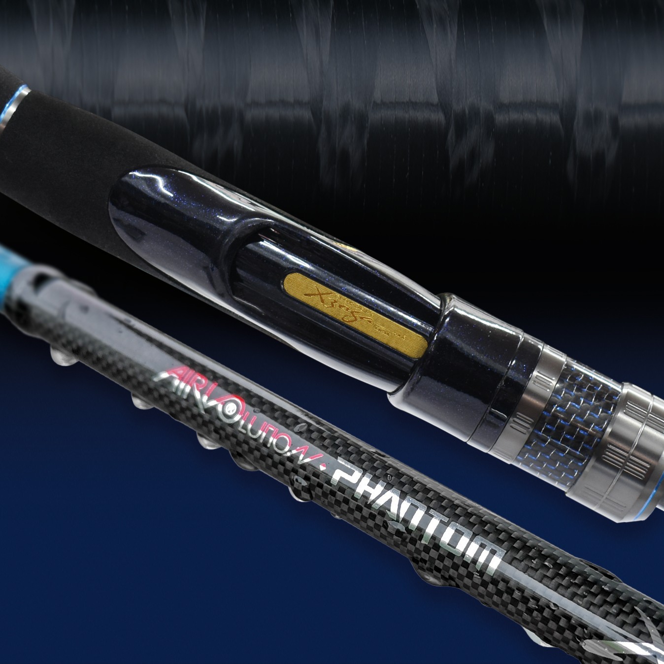 Xzoga arricchisce la gamma Airvolution con la Phantom: una canna progettata per sfide difficili, con grande potenza e ottima capacità di controllo finalizzate ad affaticare il pesce e riducendo il rischio di slamate. Perfetta per esche artificiali, leggera ma robusta, bilanciata, grazie alla fibra di carbonio di alta qualità e i rinforzi di filo Python. La Tecnologia "4 Point Power Transmission Fighting" consente una maggiore forza di sollevamento. Guide Fuji e porta mulinello VSS. Un'evoluzione nel mondo della pesca, ideale per tutti i pescatori.