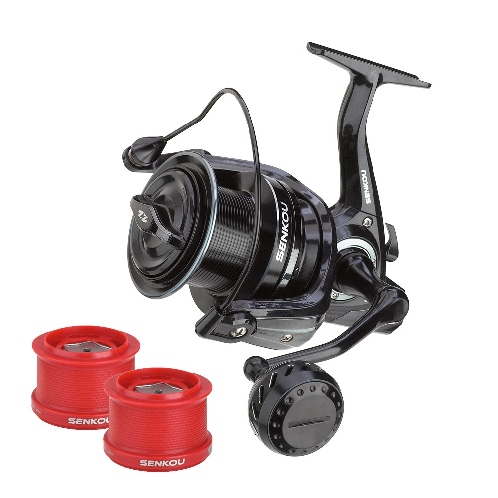 Senkou è il mulinello da Surfcasting della famiglia Zun Zun, presenta un sistema di oscillazione lenta e un corpo ultraleggero con un perfetto equilibrio del rotore dell’albero, evitando così le vibrazioni. Microfreno di precisione rapida di potenza fino a 13 kg. Dotato di 7 cuscinetti e due bobine in grafite con freno multidisco in acciaio inox, ideale per lunghe distanze. Nuova verniciatura metallizzata e manovella in alluminio anodizzato con pomello metallico ultra leggero con cuscinetto extra.